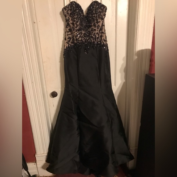 Preowned strapless beige/ sblk prom- formal dress size( 8 - Picture 6 of 16